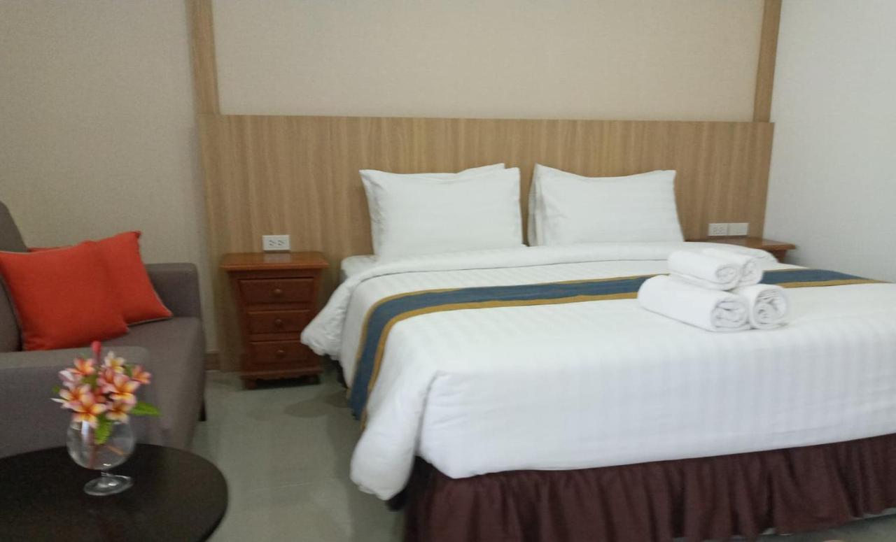 Nine Smiths Chiangmai Hotel